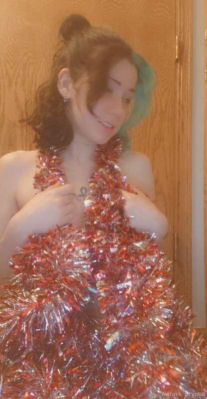 Hey tinsel tits you wan sum fukk?🤤😜