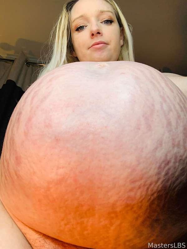 It's such a massive belly 

#fyp #pregnant #preggo #preggers #knockedup #mom #mum #mommy #mummy