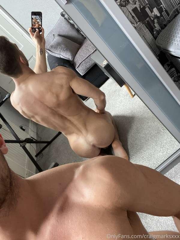 This is how I sit when I’m waiting for a grindr shag to come..