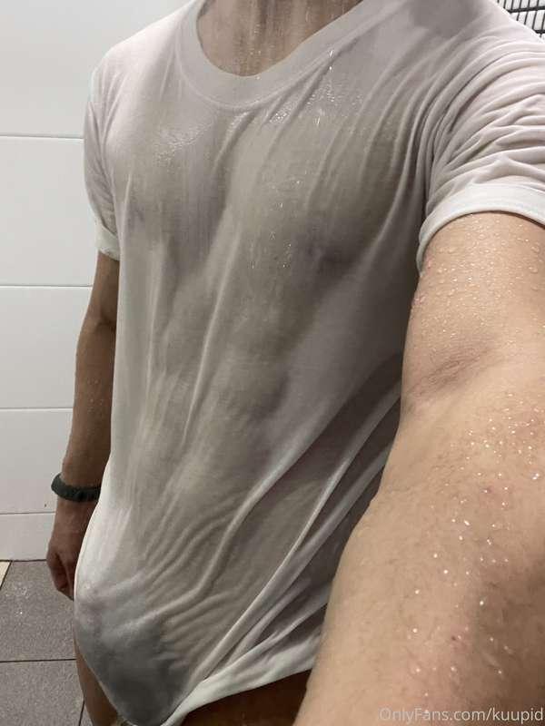 (2 pics posted)
Wake up and take a shower🚿🥴
