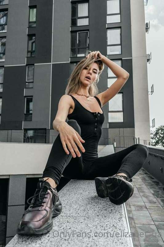 Do I look like a catwoman?😏😏