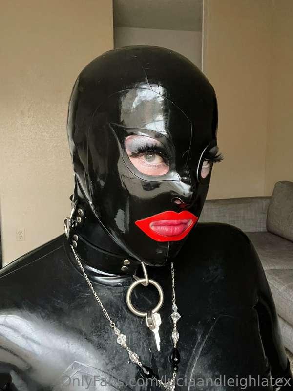 luciaandleighlatex image #0