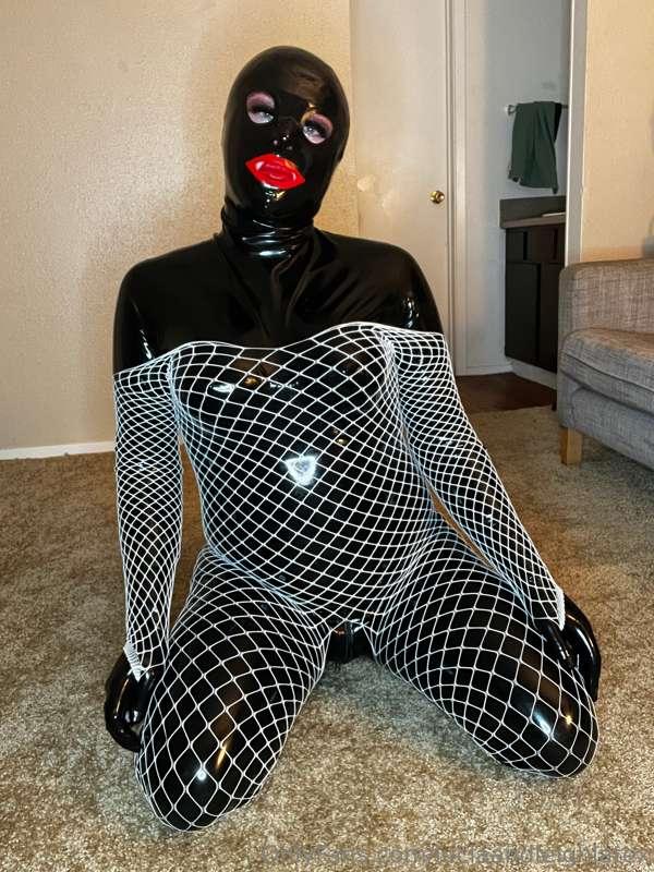 luciaandleighlatex image #0