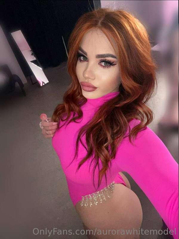 @lizarea ❤️This beautiful girl is waiting🥰 for your message,..