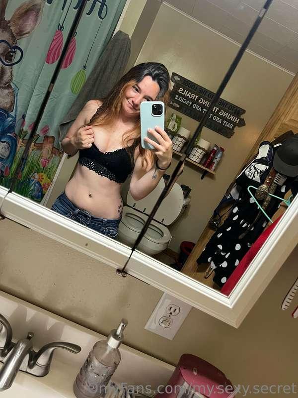 Getting ready for the day😘