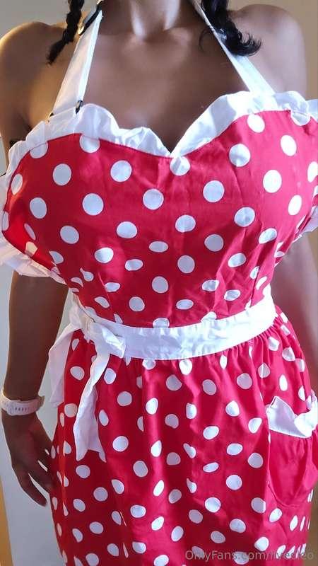 Tera got me this apron for my Bday... from many years ago 🙈
