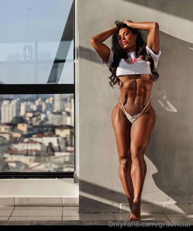 Feeling confident and ready to tease you 👅🤤