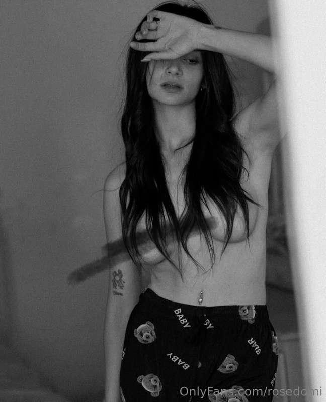 🖤"Tu cuerpo me pertenece."— “Your body belongs to me.”Whispe..