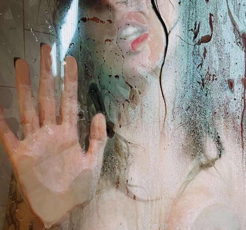 Hot and steamy 🚿