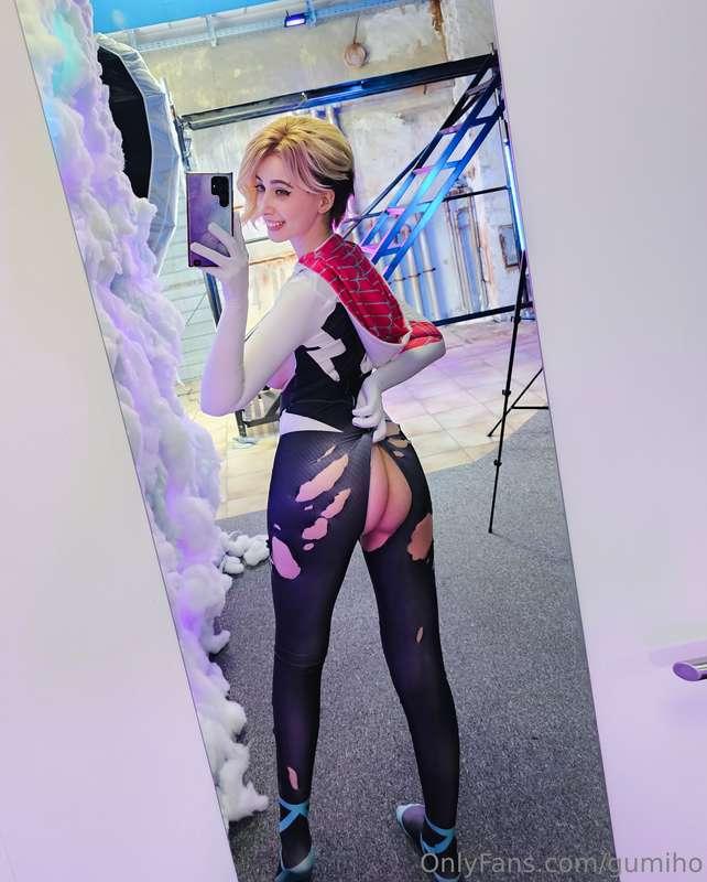 how do you like the ass window🍑? or do you prefer the front ..