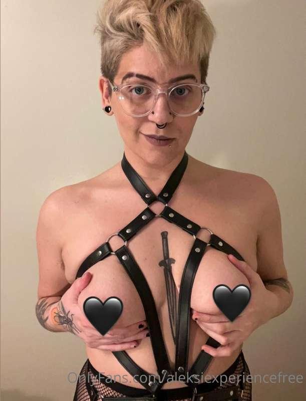 You’re going to love the way my pussy just eats up my body h..