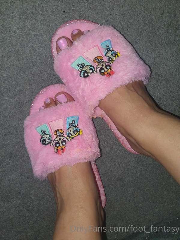 Toes in chrome pink 💗