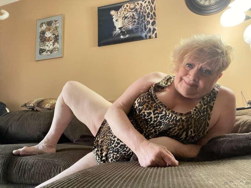 mature4boytoy image #0