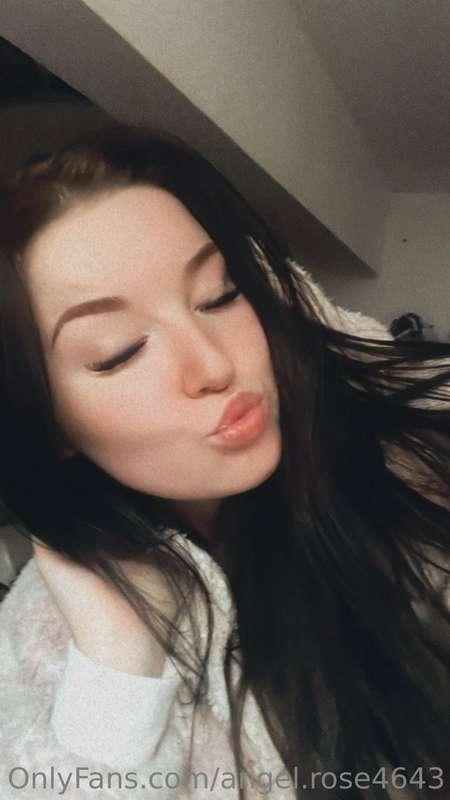 If my PayPall/cash-app balance reaches £100 I’ll send a new ..