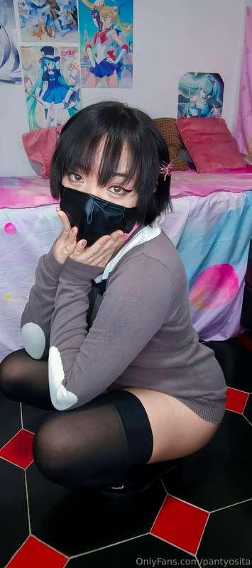 Es muy corto este suéter para no querer ponerme una panty? 