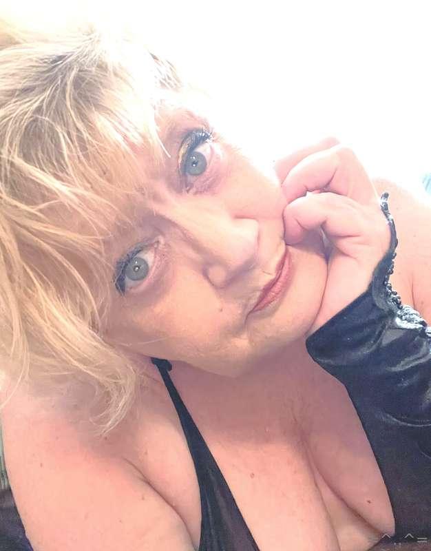 mature4boytoy image #1