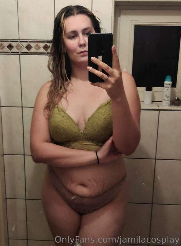 Fresh out of the shower💦
I really enjoyed taking pics in the..