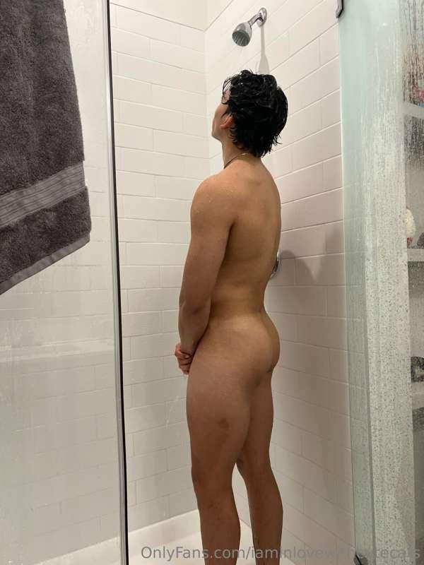 all about that 🍑, booty pics in your DMs with a renew subscr..