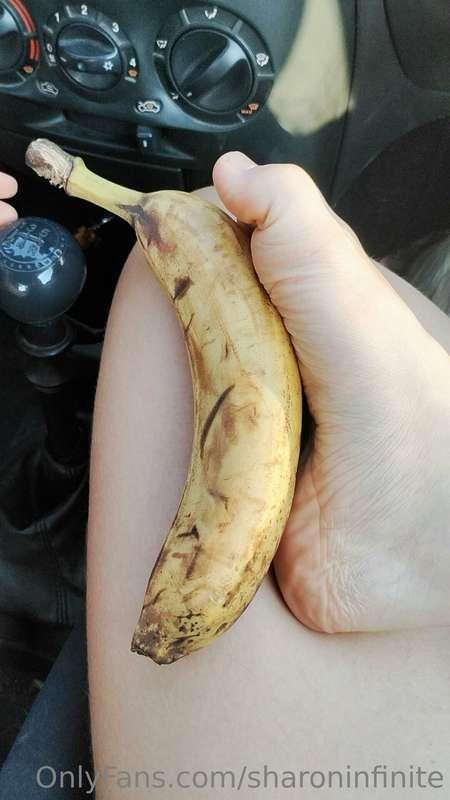 Tiny banana for tiny feet 😘