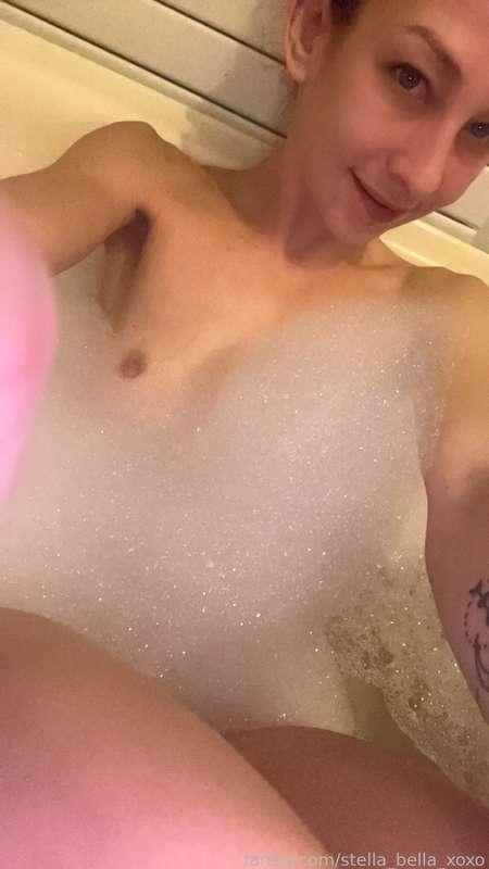 A cheeky little bath before I wreck my ass 👸🏽 