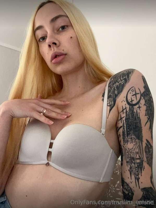 😍😍 Hot blonde @lux_blond 💥 is bored right now, 😒 if you mana..