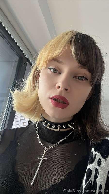 I might need help taking off this corset 