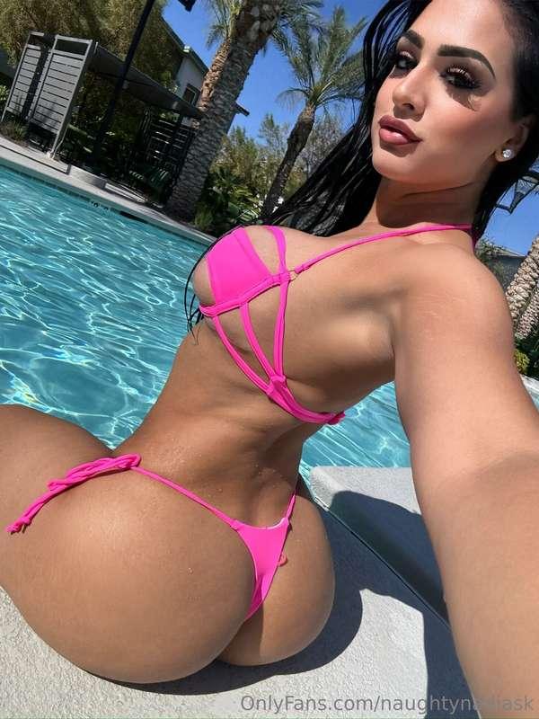 Am I wearing to much?? Be honest. 👙