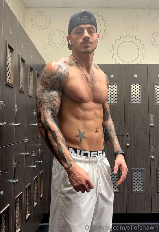 Happy flex Friday and foot fetish Friday but ultimately it’s..