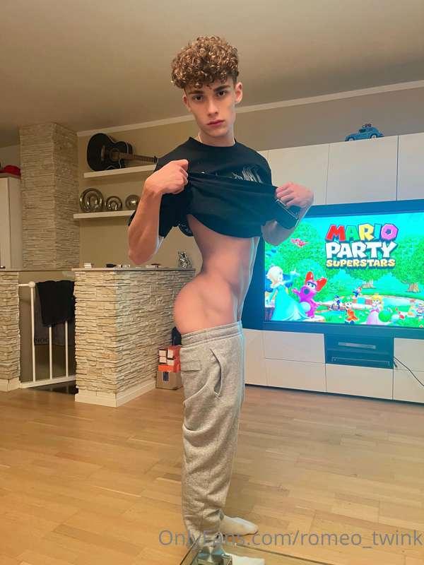 Lets Play super Mario😜