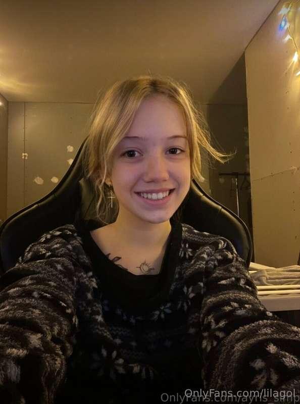 🔥CUTE KITTY @ayriss_simp 🔥 Loves cocks of all sizes😍When she..