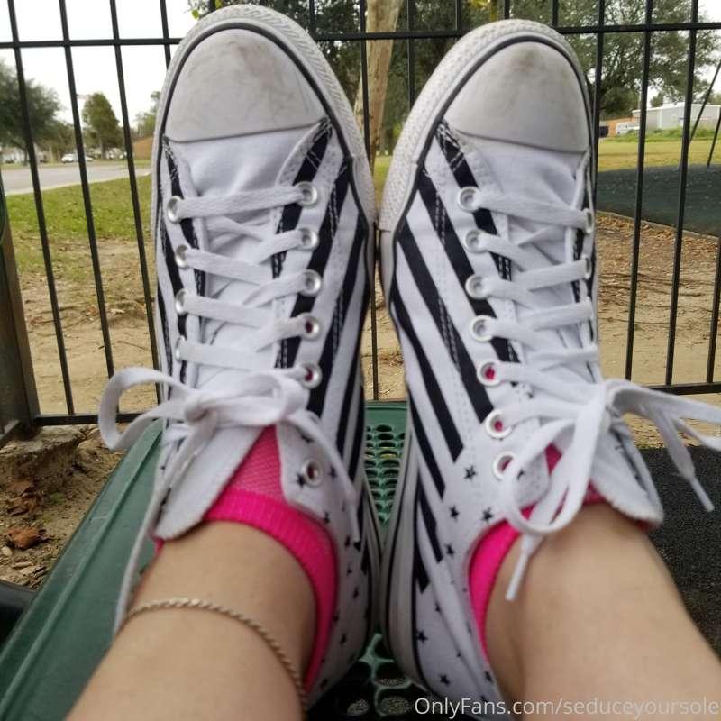 I do wear sneakers too tho.. converse are my favorite 😍😍 the..