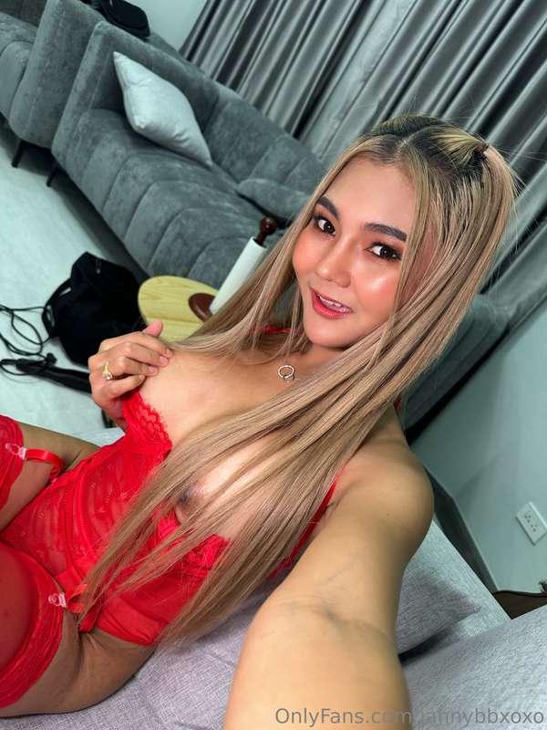 Guess my favourite colour and i'll send you a surprise.👅