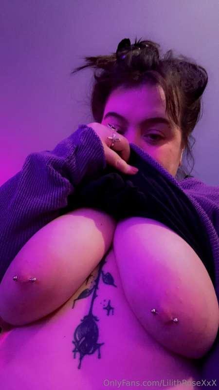 Sexyyyyyyyy titttty bitch 💖🤤✨