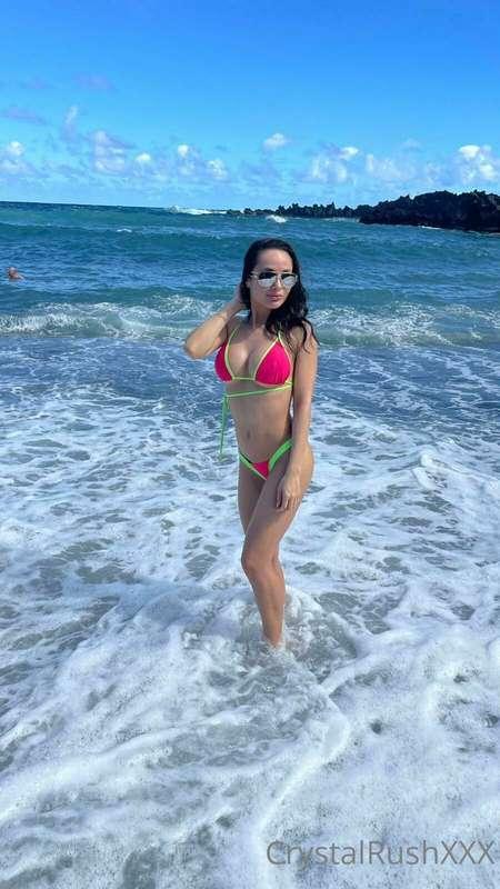 Waves kissing my feet, pure bliss 🌊😍