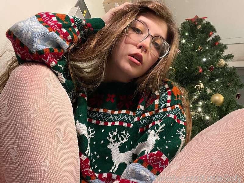 What do you want to receive for Christmas? 🎁 #fyp #Christmasgift #girlinglasses