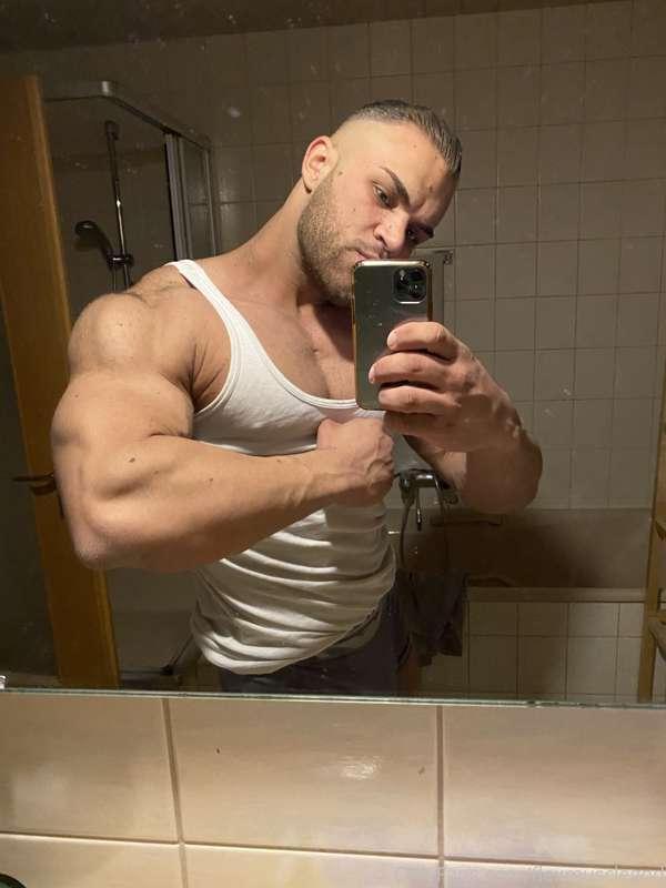 Im so hot 🥵
