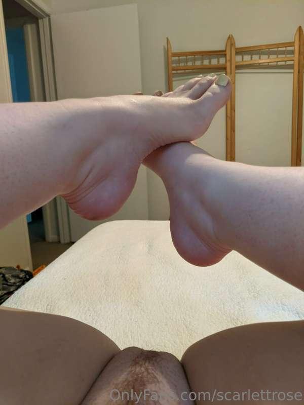 I painted My toeses. Do you like?
