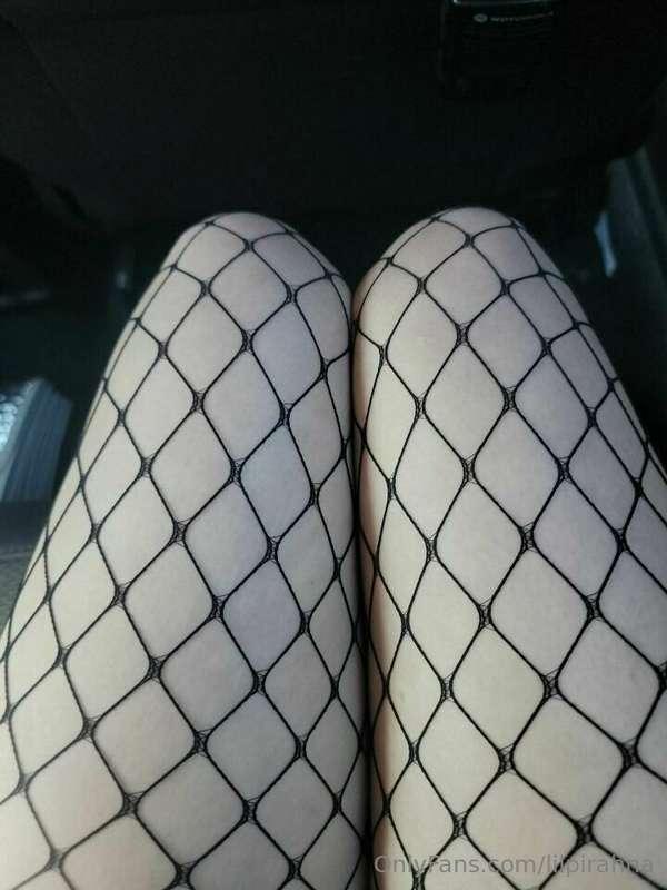 Oh no🥺 This Lil Pirahna got caught in sum fishnets..... 
Wil..