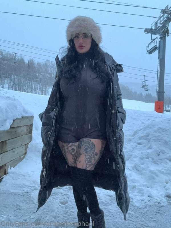 chilling in the snow, wanna see how hot it can gets?
