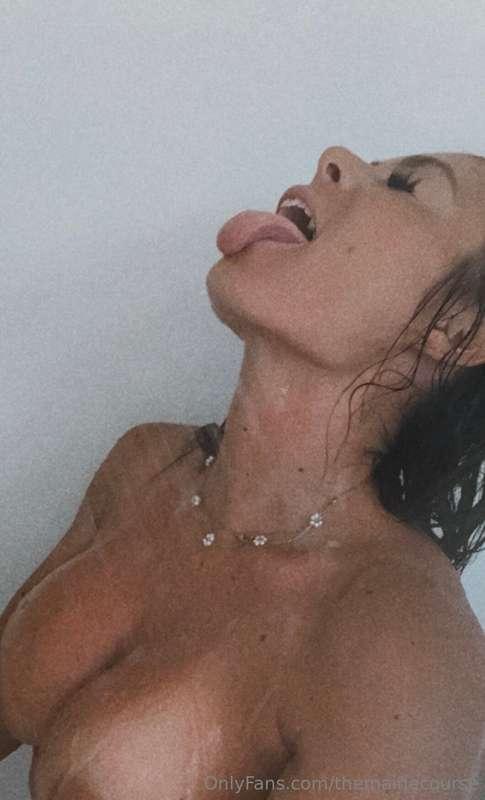 👅😜