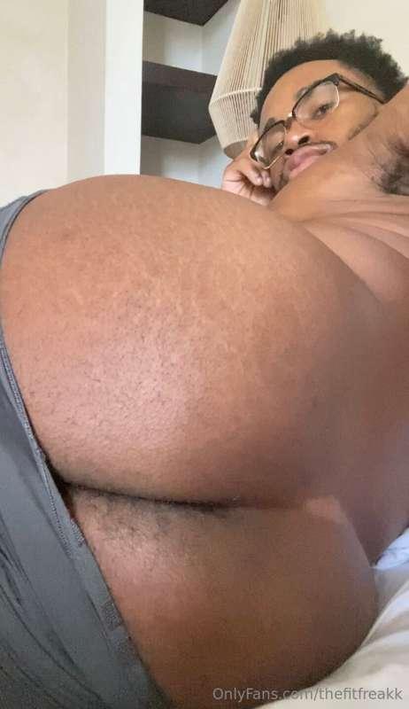 Wanna sniff? 🍑🥵