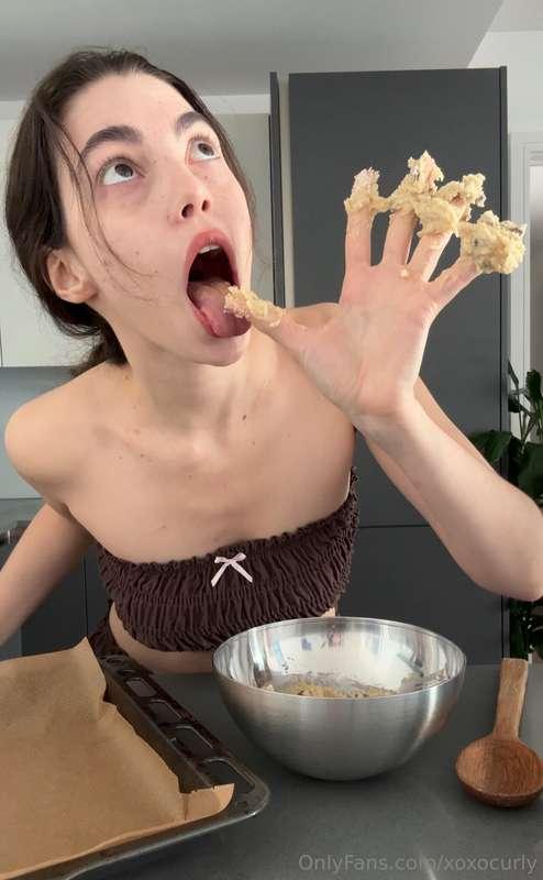 Ready for a taste... Who’ll try it first?👅I’ve mixed the dou..