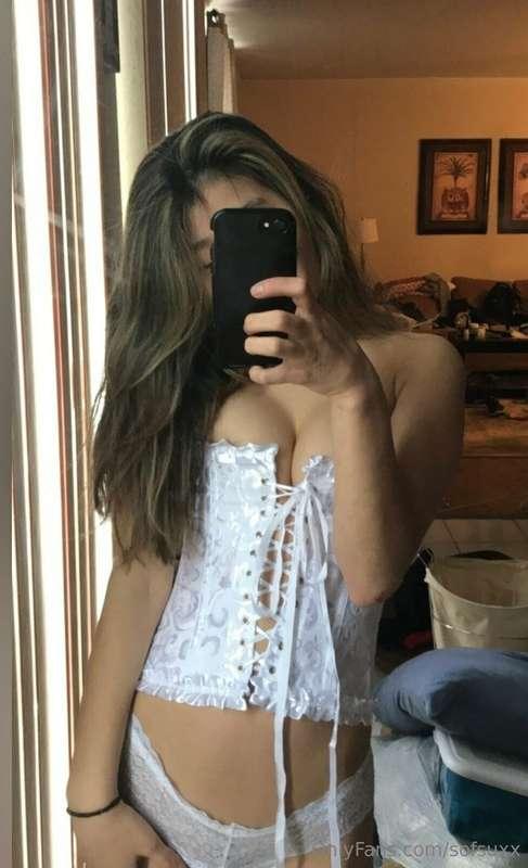 This is on backwards, but i thinks its cuter this way😍