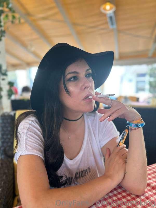 jojosmoking image #1