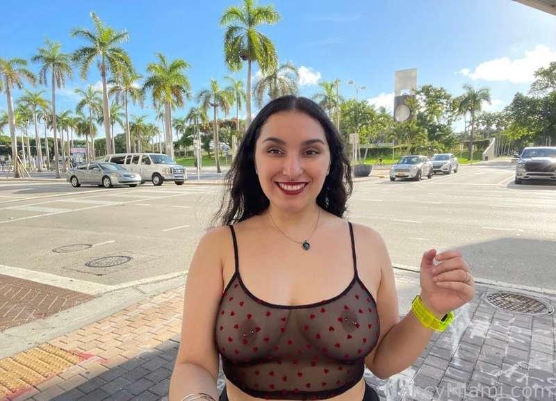 Cheers to the freaking weekend 🥂 #fyp #nsfw #nancymiami #public #outdoor #flash #braless #bigtits #bigboobs #smile #miami 