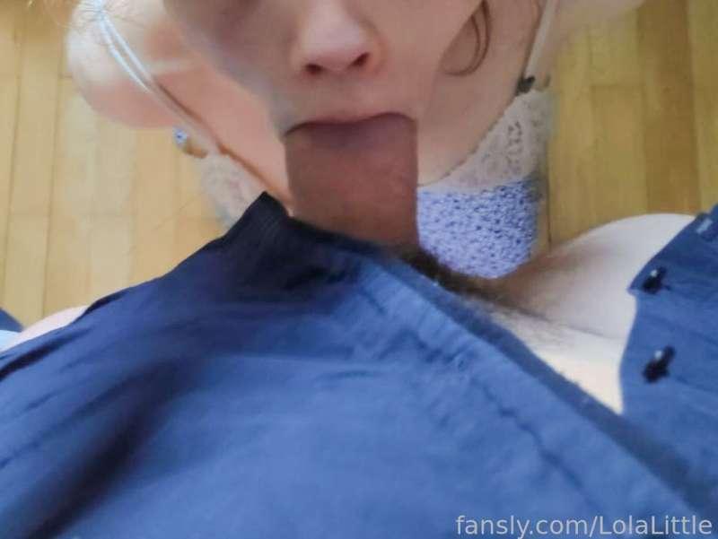 let me play with your juicy cock daddy^^ 

lass mich mit deinem geilen schwanz spielen daddy ^^


#jung #deutsch #schwanz #blowjob #bj #girthy #bigcock #mädchen #fyp