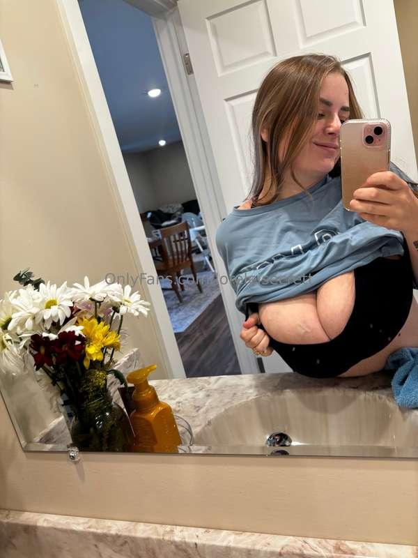 Happy Friday Eve 💋🥰