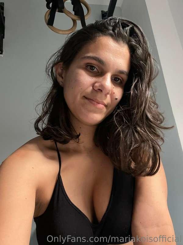 Feeling sexy after my workout, how is your day going papi? 😘..