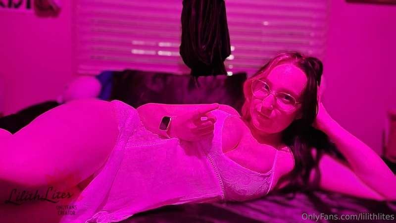 come to bed

White Dress Release in your dms @ 12pm
Check Yo..