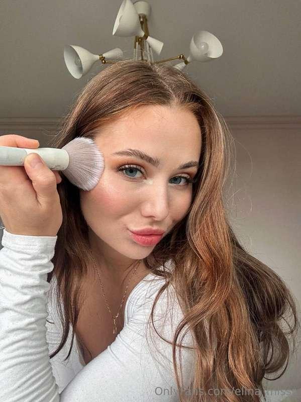 Feeling extra glam today 💄💋